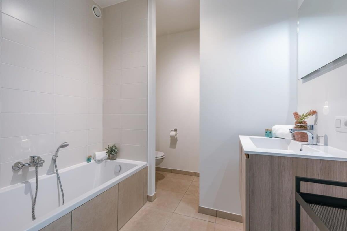 Huswell - Lovely New Apartment At The Harbor + Parking Brugge Dış mekan fotoğraf